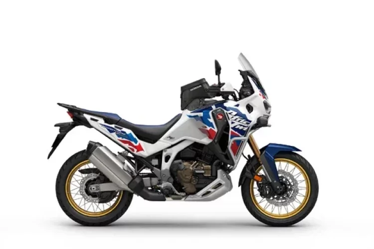 70949_24YM_Africa_Twin_L4_DCT_Studio_PearlGlareWhite_NHB53P_ADVENTURE_ACC_RHS_preview